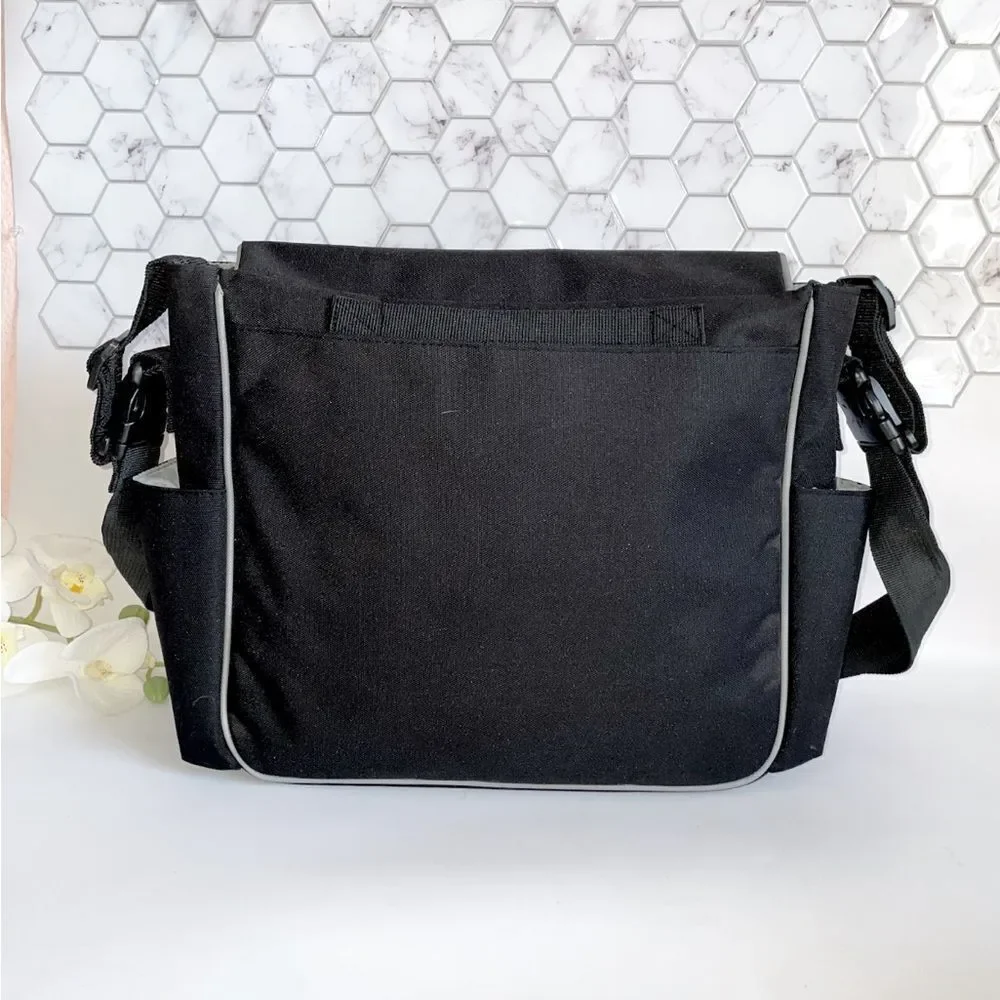 Skip Hop Dash Deluxe Black Messenger Bag
